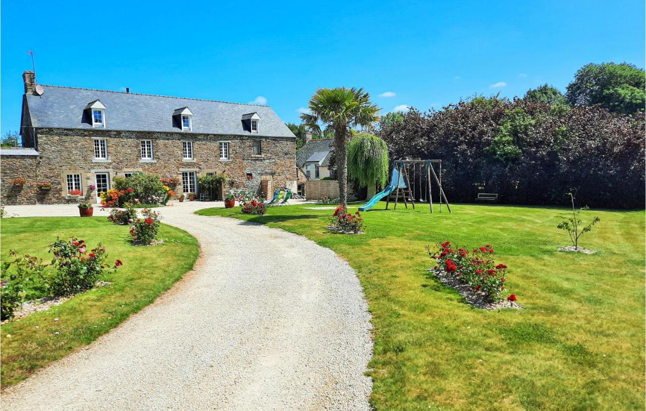 Amazing Apartment In Roz-Landrieux With Kitchen 외부 사진